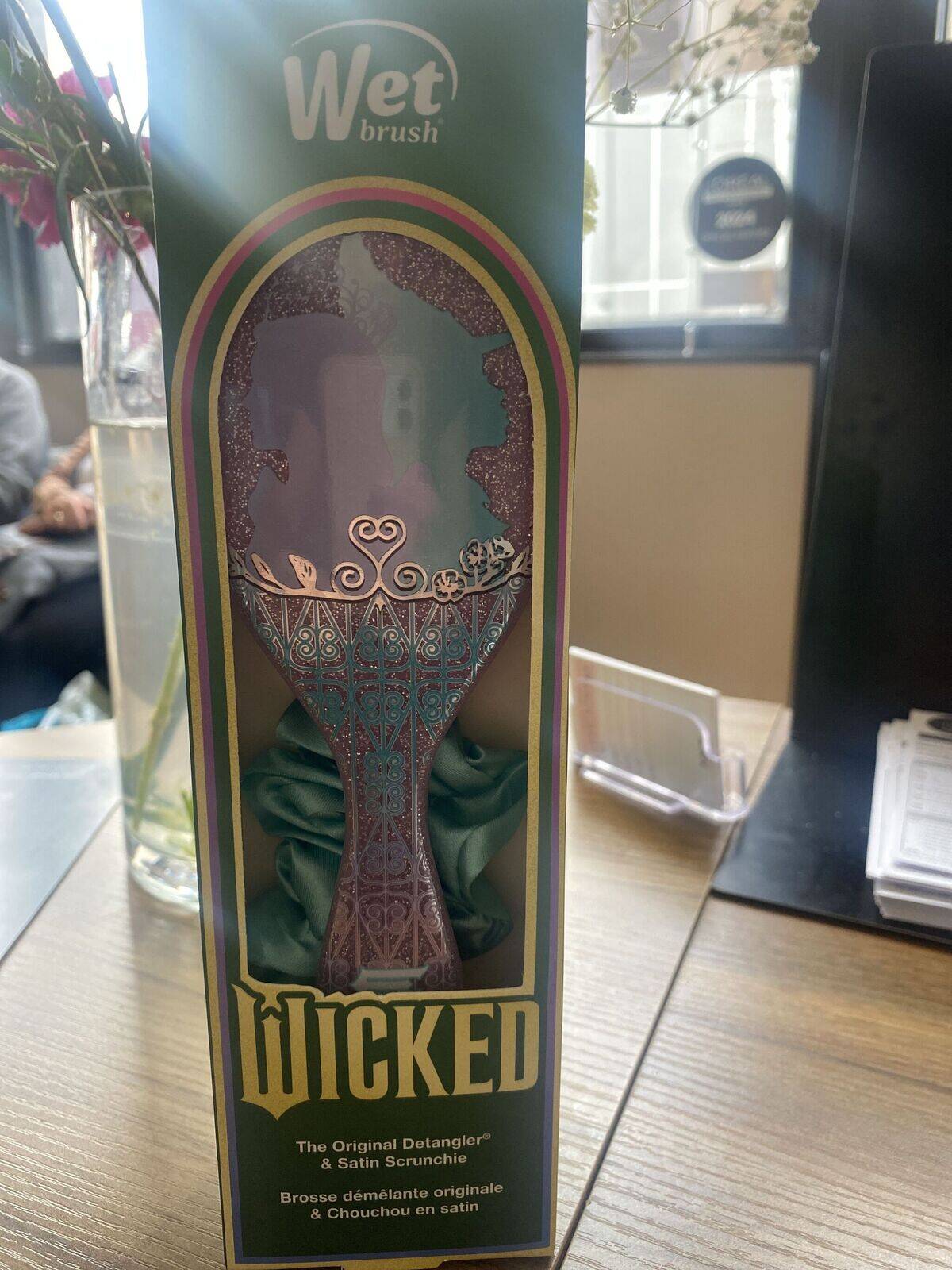 Wicked Wet Brush with Scrunchie 