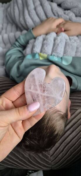 Gua Sha Stein Massage für das Gesicht 🌸💆‍♀️ immer wieder eine beliebte Massage für das Gesicht ✨️