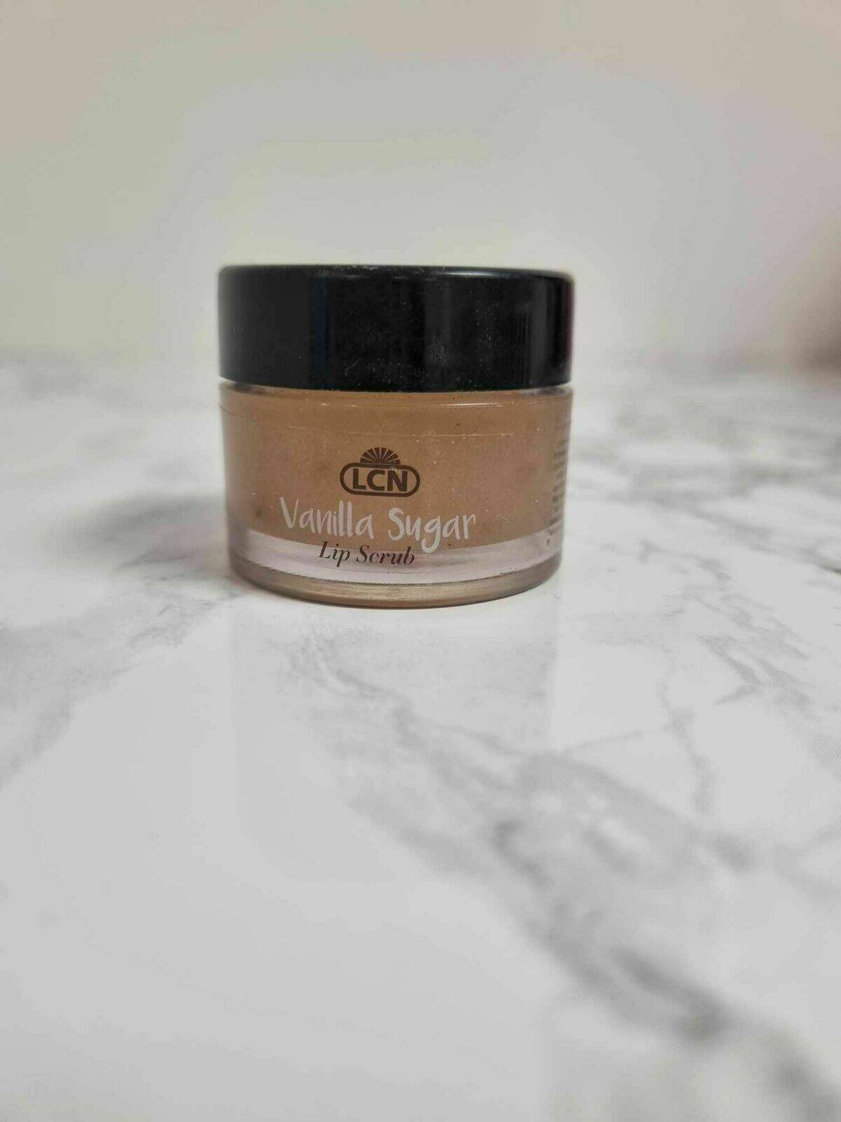 Lcn lip scrub