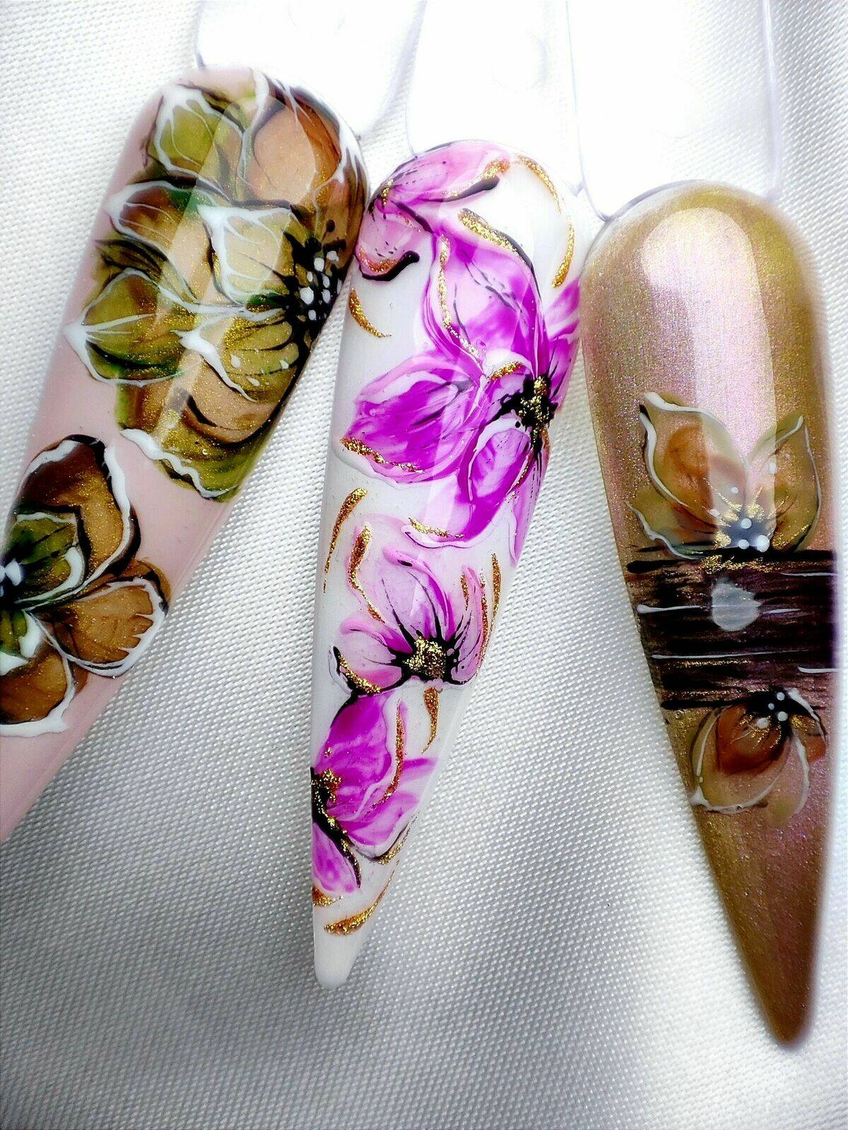 Nail art à main levée peinture acrylique 
