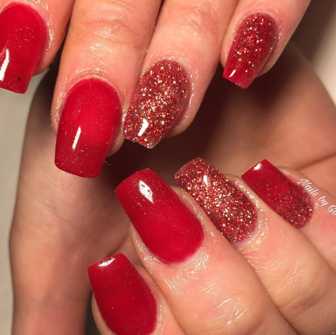 Ding dong.... Christmas is calling! #nails #glitter #nailsonfleek #nailsofinstagram #shiningclaws #nailswagg #acrylicnails #naildesigns #nailsaddict