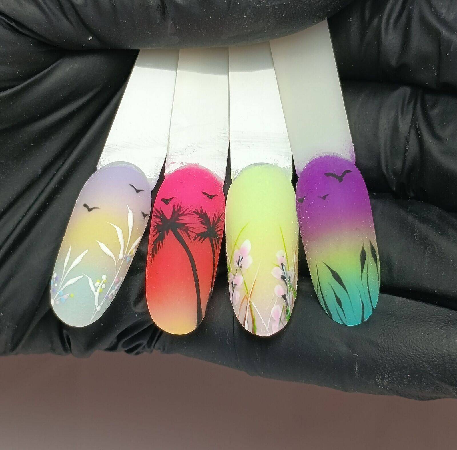 Nail art à main levée 