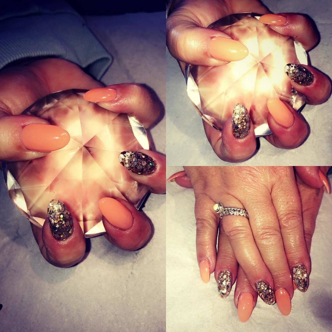 Holiday vibes 🧡 #allthatglitters #blingiton #almond #instanails #nailday #shellsinthesand #cnd #acrylicnails