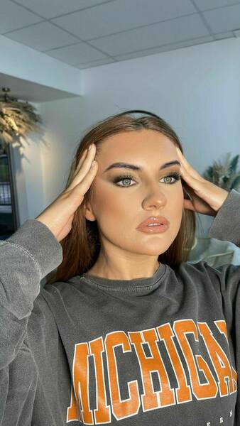 Full glam makeup by Anna Stewart