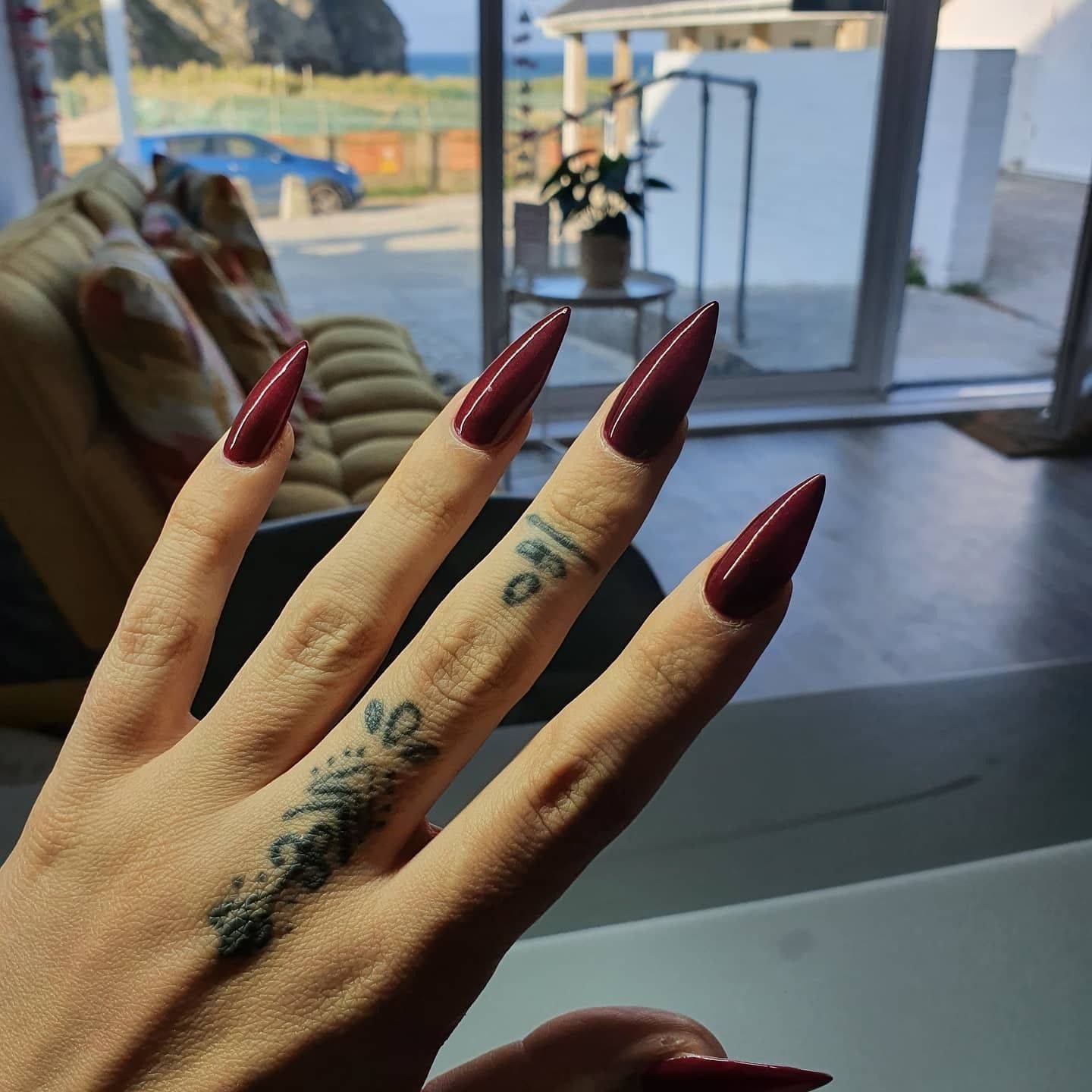 How autumn looks in the salon!!  #nails #cornwall #nailextensions #gelnails #nailsincornwall #beauty #seaside #burgundy #bryluenbeauty #cjp #happyplace