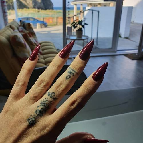 How autumn looks in the salon!!  #nails #cornwall #nailextensions #gelnails #nailsincornwall #beauty #seaside #burgundy #bryluenbeauty #cjp #happyplace
