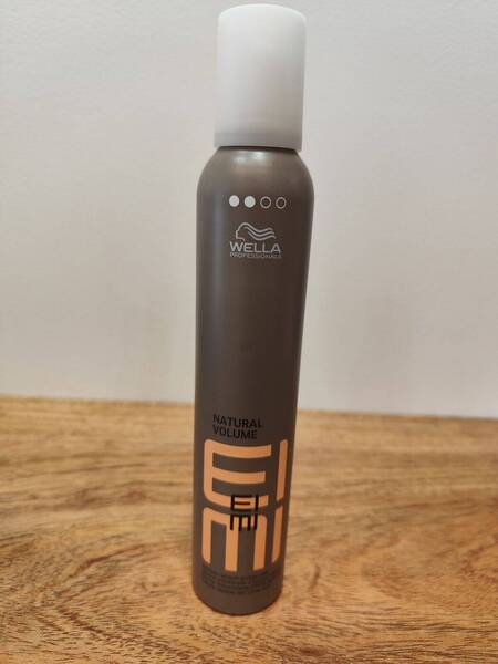 Mousse volumisante à fixation légère Natural Volume 