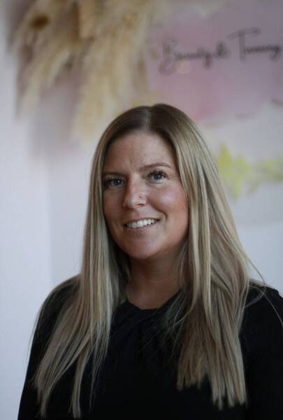 Debbie ♡ Beautician 