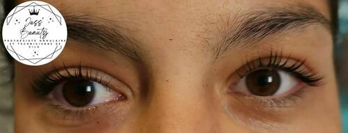 Réhaussement de cils avec coloration 