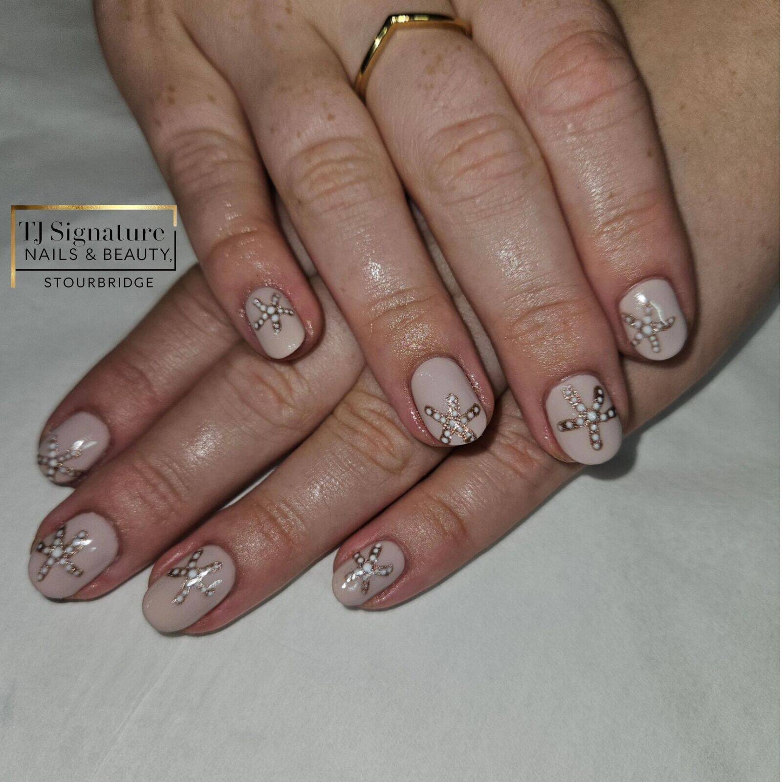 Starfish dreams and polished seams. Using Gelish 'pretty simple'