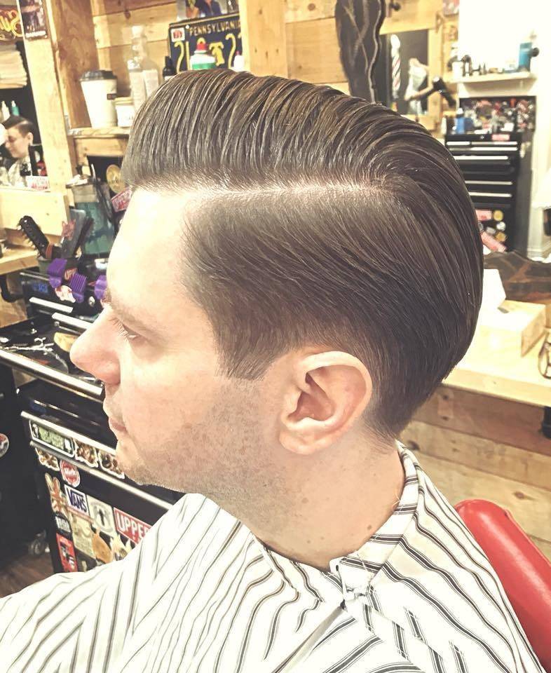 Executive contour from today using a bit of old school clipper over comb technique and finished with a touch of #Layrite Cement 
By Andrew