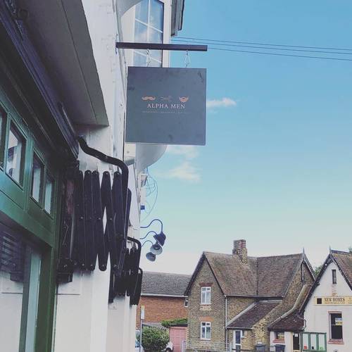 And finally the sign is up!!