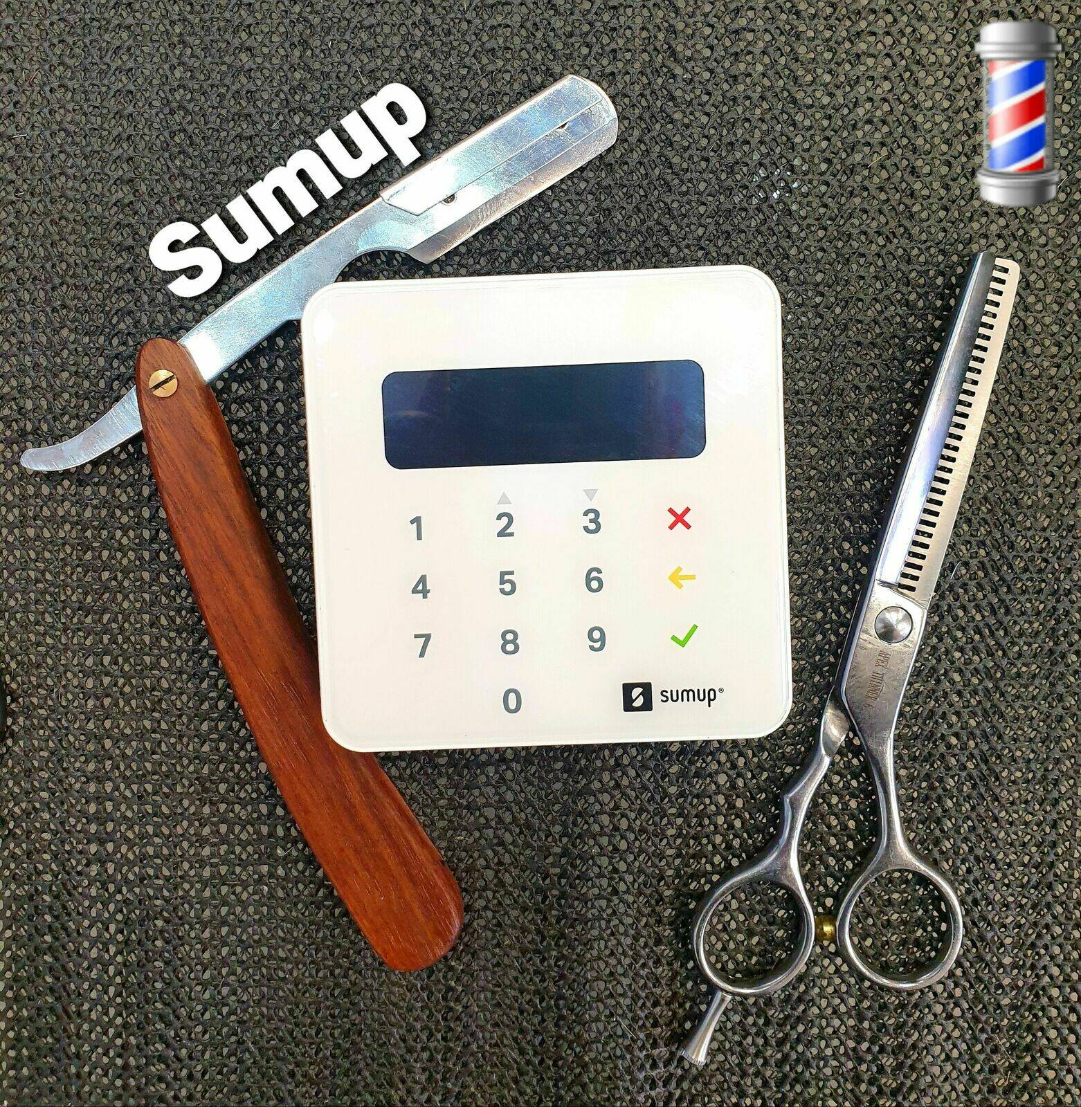 Contactless payments/credit cards/cash available