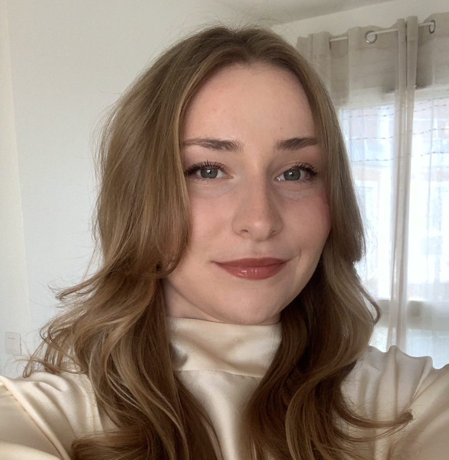 Lily - Esthéticienne Professionnelle, Prothésiste Ongulaire &amp; Praticienne Massage