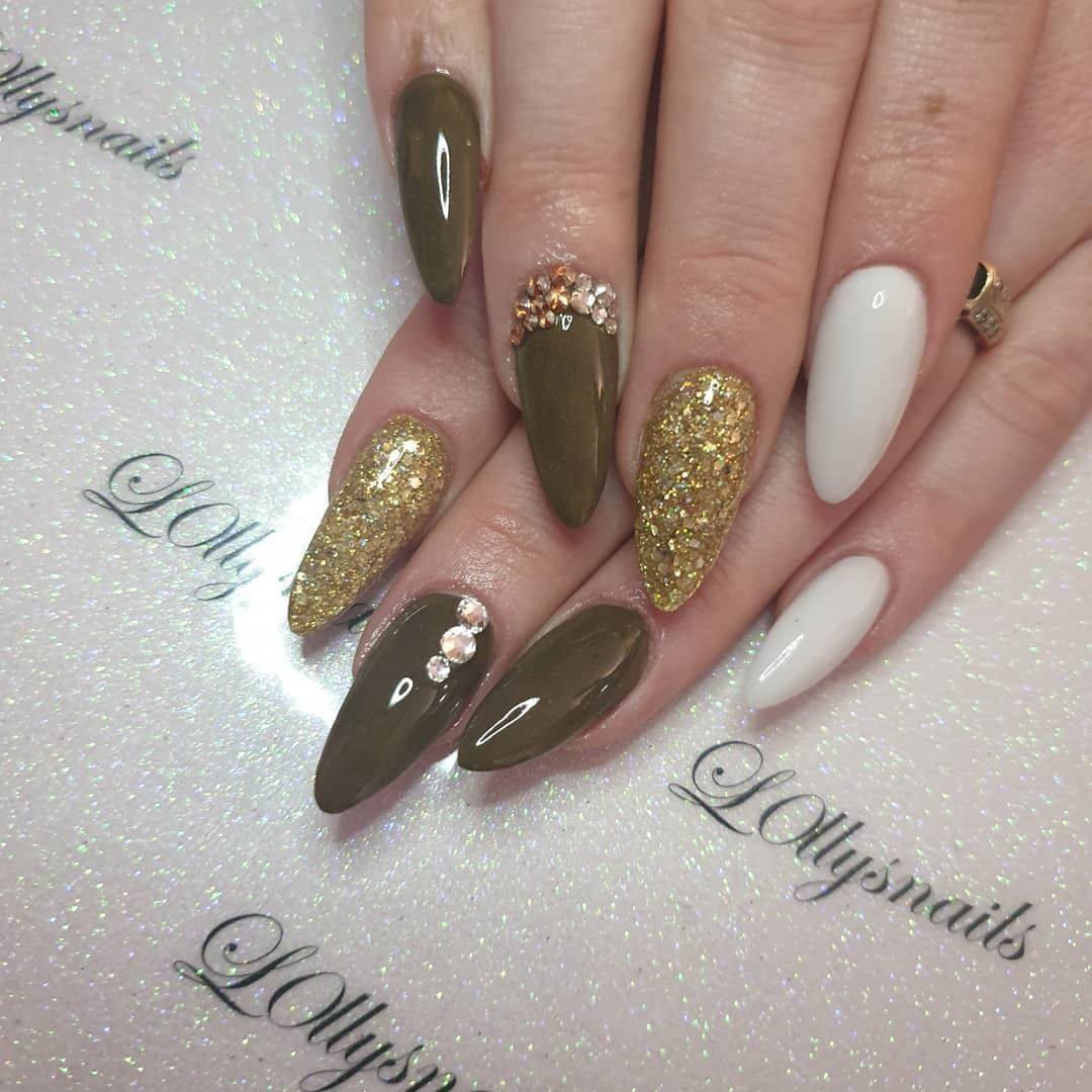 #acylicnails #almondnails #sculptednails #cjpnailsystems #crystals #l0llysnails #coventrynails #nailsmagazine #nails #nailsonfleek #showscratchmagazine @sophie.nilsson.31 @l0llysnails