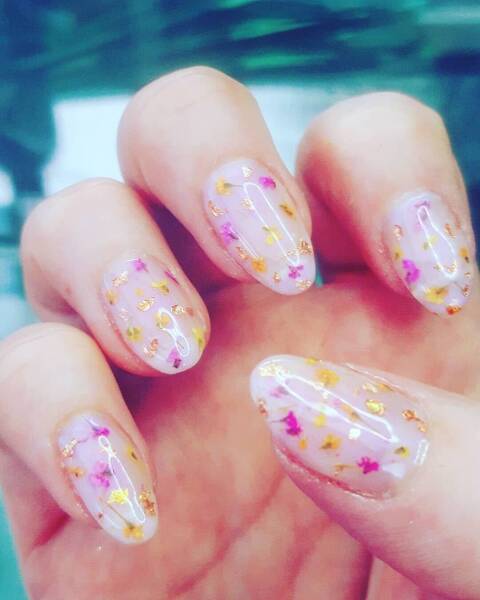 Milk bath nails with dried flowers