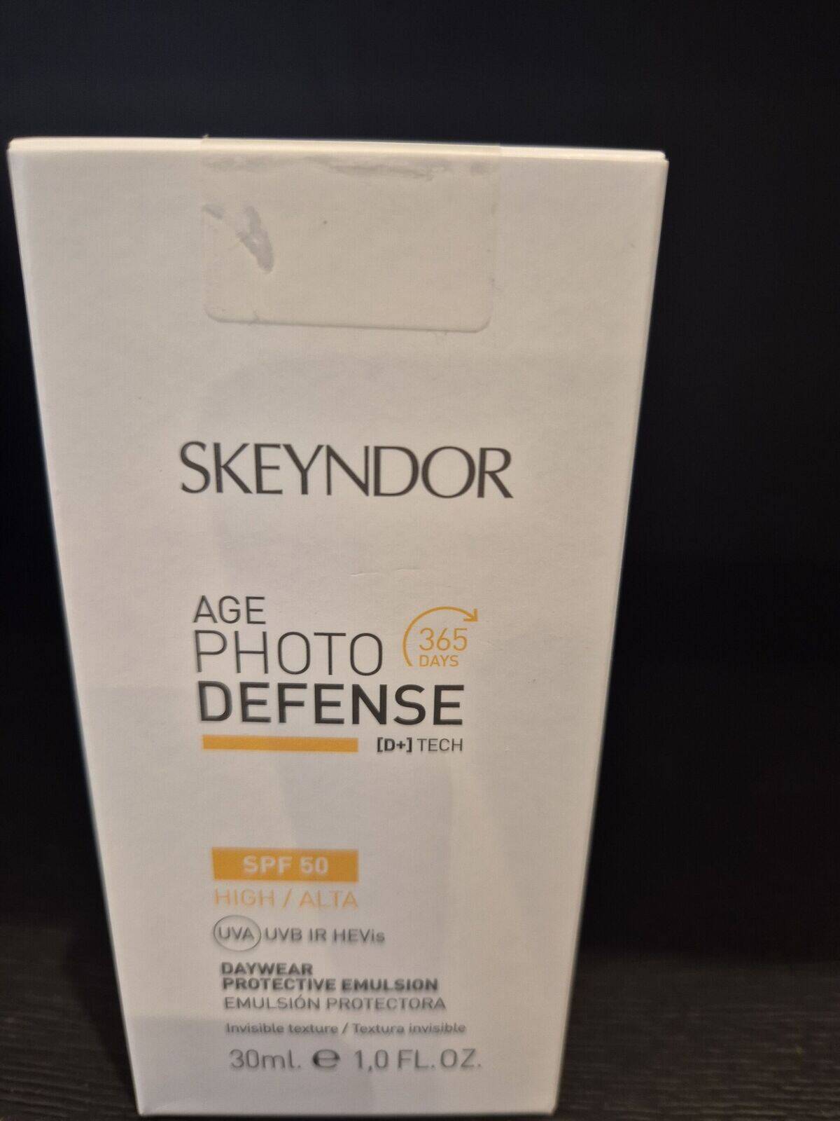 Age Photo Defence - Daywear Protective Emulsion SPF50 (30ml)