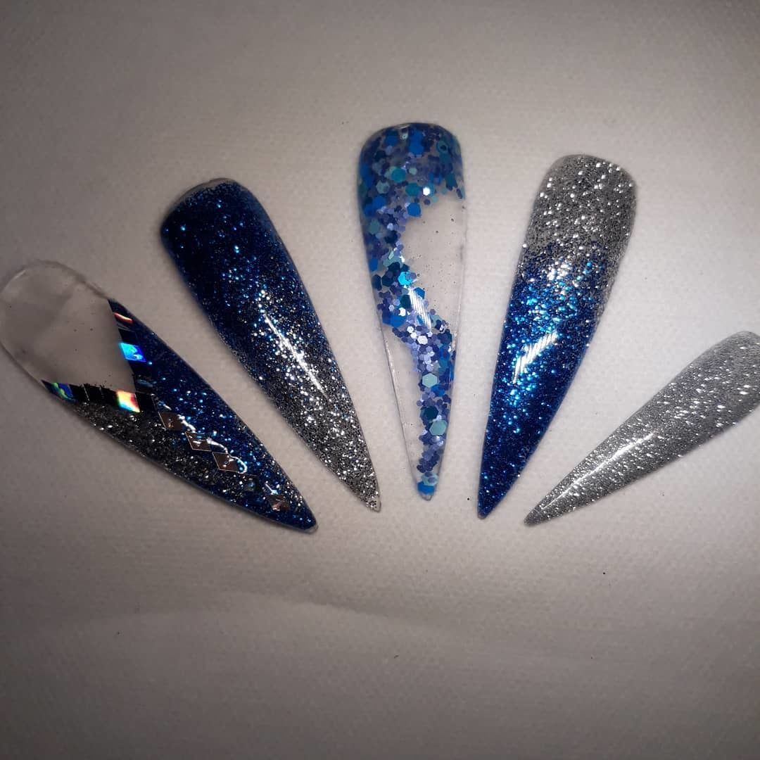 Adding some sparkle to the Monday 'blues' #thecuteicklenailroom