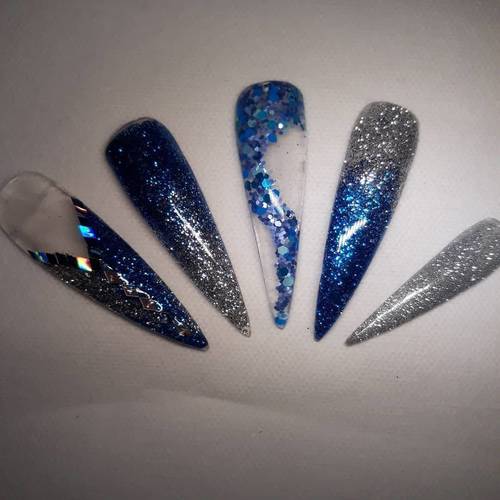 Adding some sparkle to the Monday 'blues' #thecuteicklenailroom