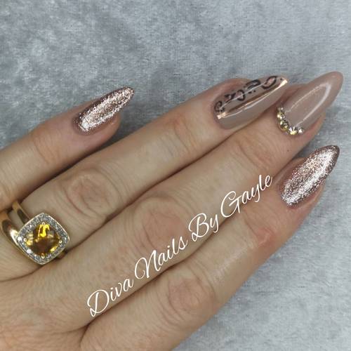 Oh sandy, rose gold and hand drawn nail art