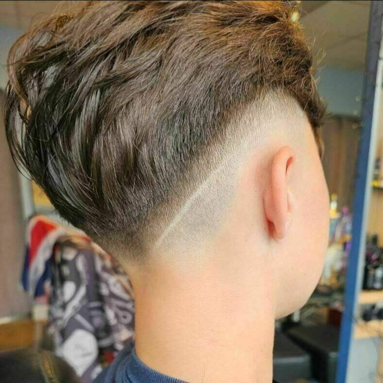 Dare to be different?? Ultimate low fade 'Z' cut into textured easy over crown and invisible fade to nape,signature stripe signifying....'You don't need to toe the line'💈