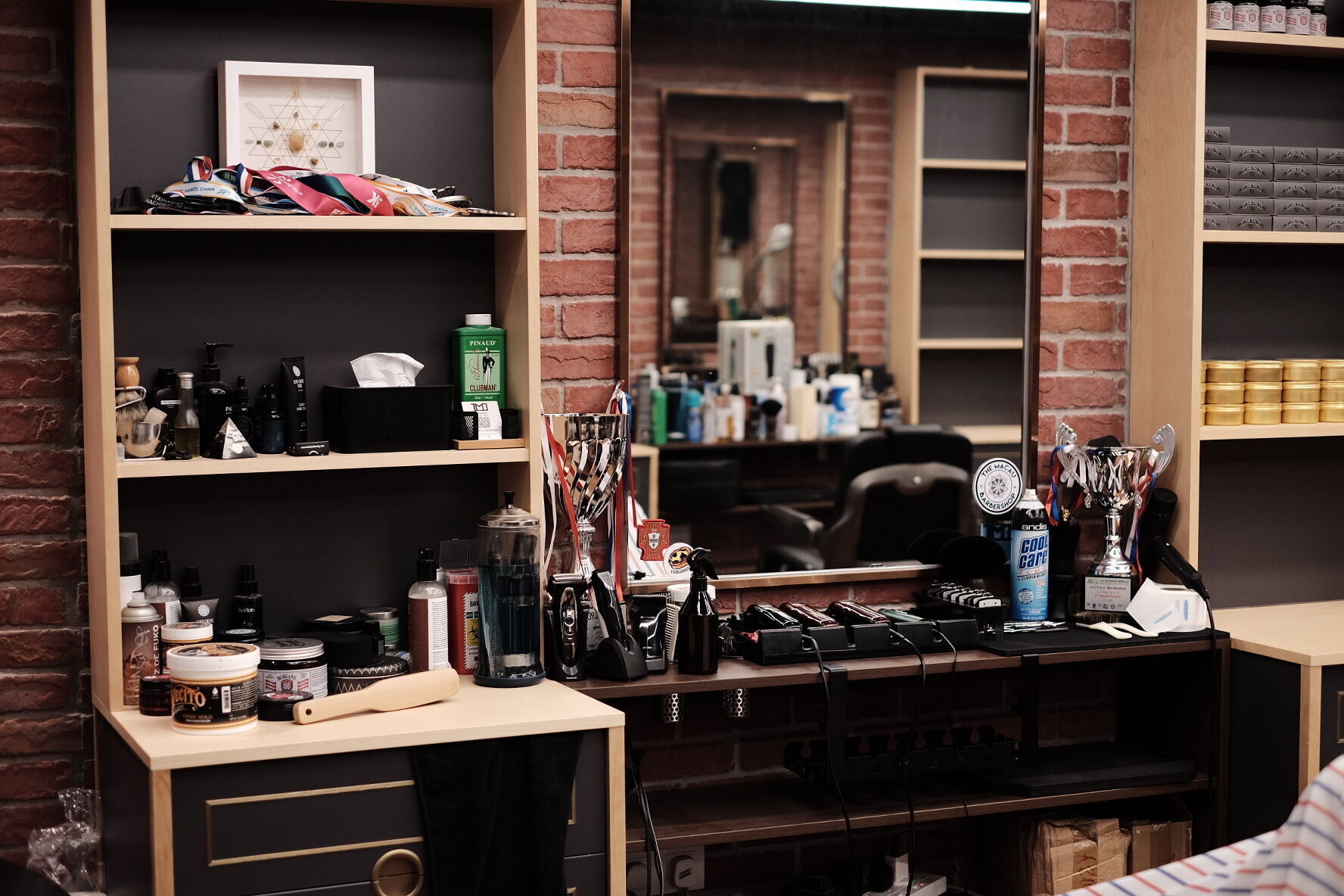 Barber station
