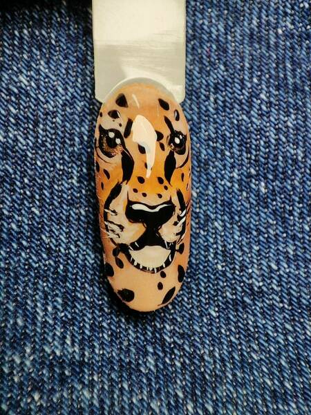 Nail art à main levée 