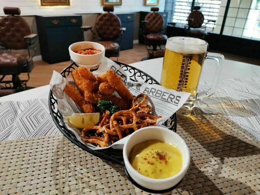 Razor Dips & Pretzels