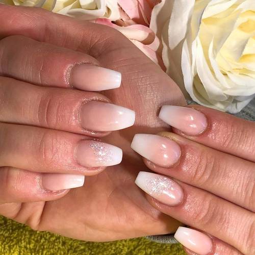 Pinkandwhite#ombrenails#nailsbyme#nailsbyshelley#showscratch#elitenails#ballarina #softfinishacrylic#teamgorgeous @nirvananailsupplies