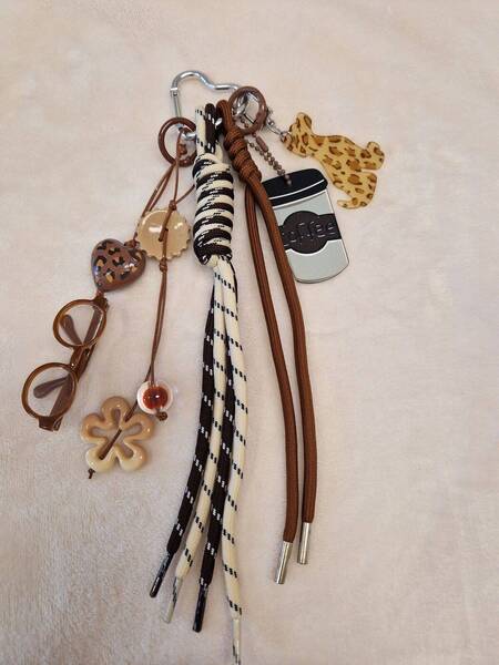 Porte clé en cuir / Bijou de sac Café 