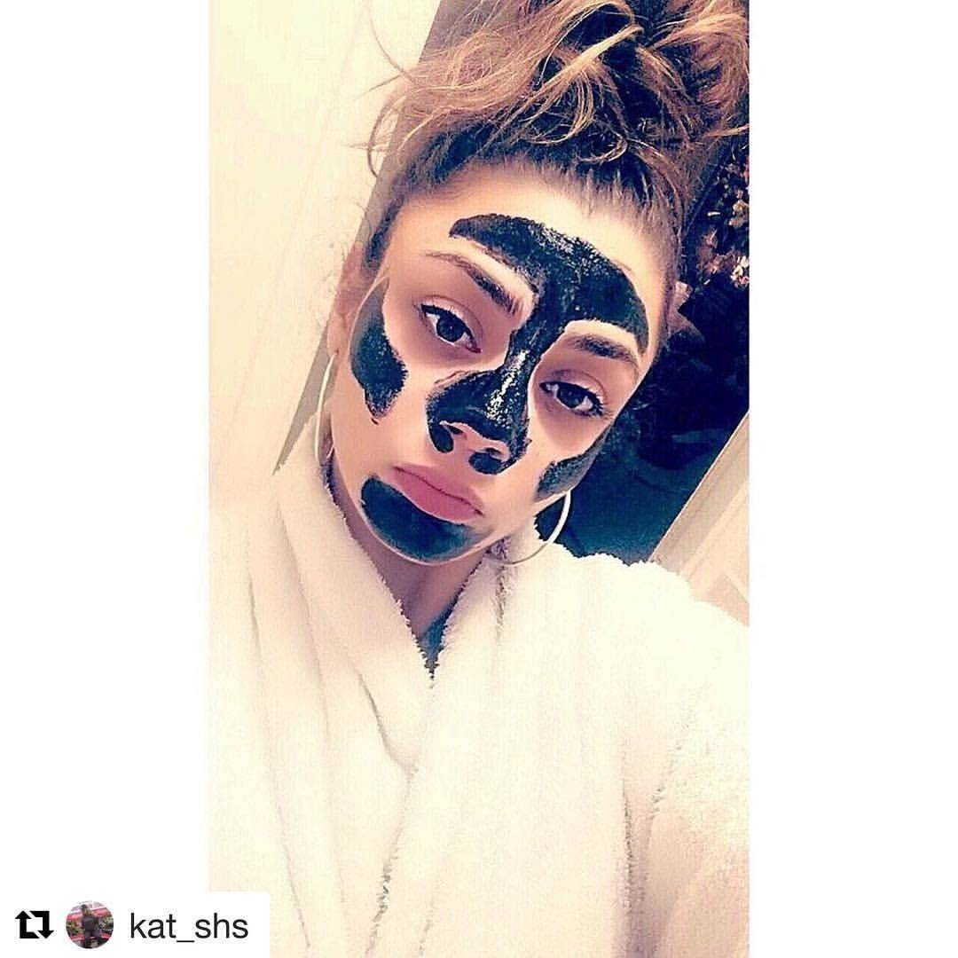 #Repost @kat_shs
・・・
Current Situation.. Now Offering Black Head Masks.. DM Me For Further Information. Only @smithshstudio #blackheadmasks #facials #skin #healthyskin #glow #shstotheworld