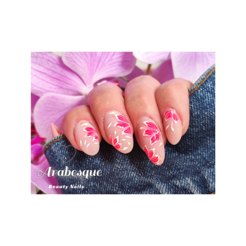 Remplissage sur pose chablon et nail art à main levée 