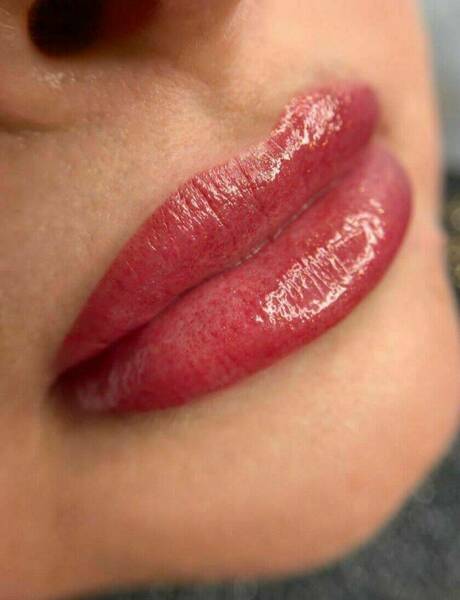 Aquarell Lippen gleich nach der Behandlung 🦋  nach abheilung der Lippe wird die Farbe viel natürlicher und etwas heller 