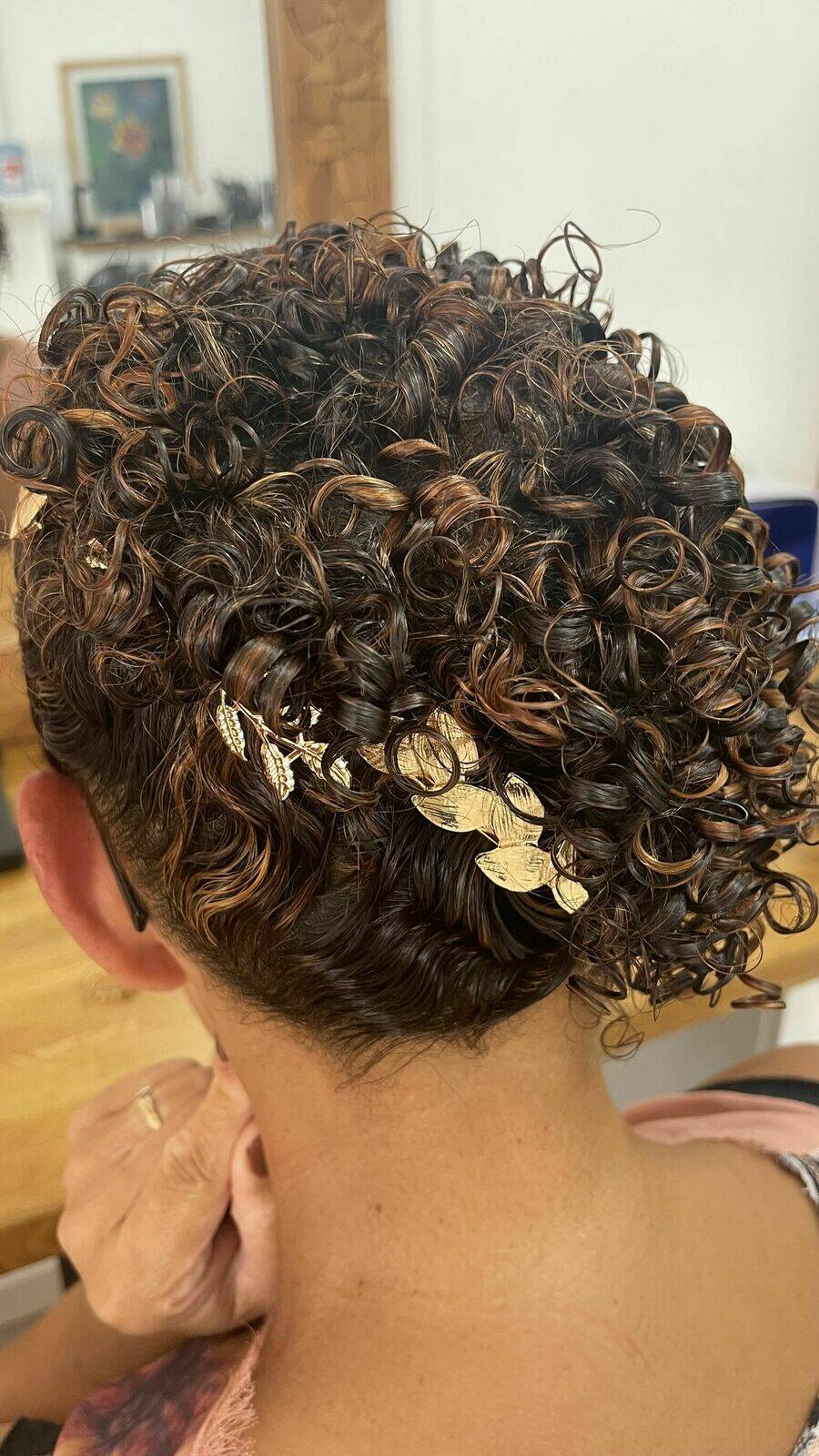 Coiffure de cérémonie cheveux court 