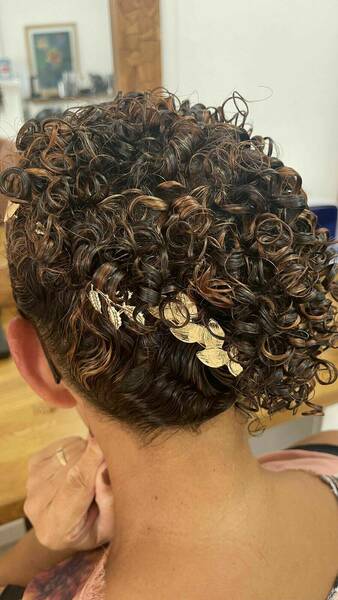 Coiffure de cérémonie cheveux court 