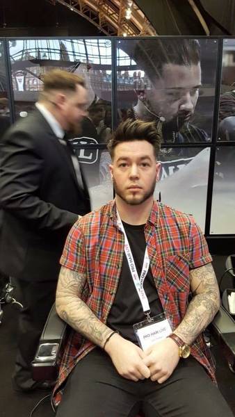 Davie on stage at Manchester with Wahl 