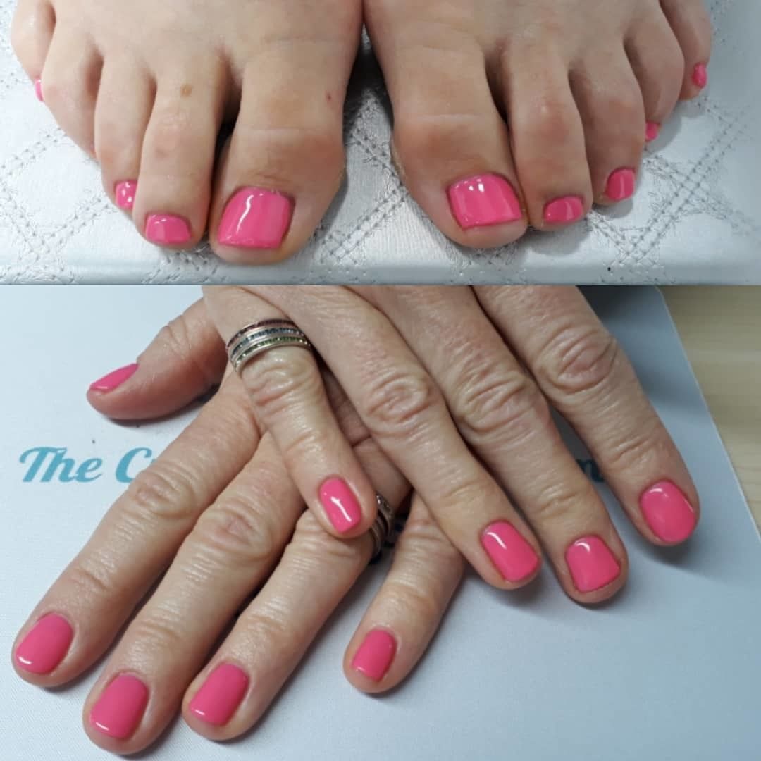 Pink Neon 101....Summer hasn't disappeared just yet @youngnailsinc #ManiQ #pinknails #geltoes #gelpolish #ladyheyes #frodshamnails