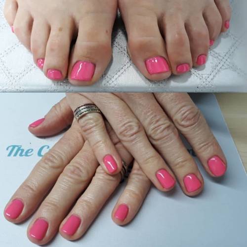 Pink Neon 101....Summer hasn't disappeared just yet @youngnailsinc #ManiQ #pinknails #geltoes #gelpolish #ladyheyes #frodshamnails