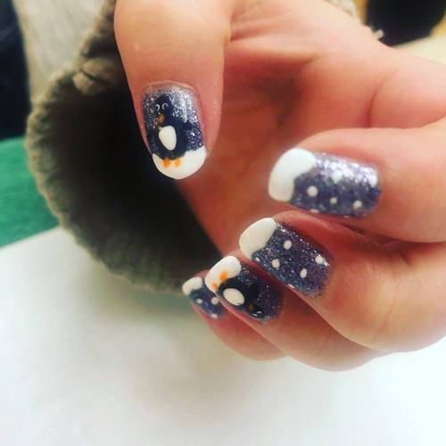 And the penguins are back!! @ultimatebeautyrooms #christmasnails
