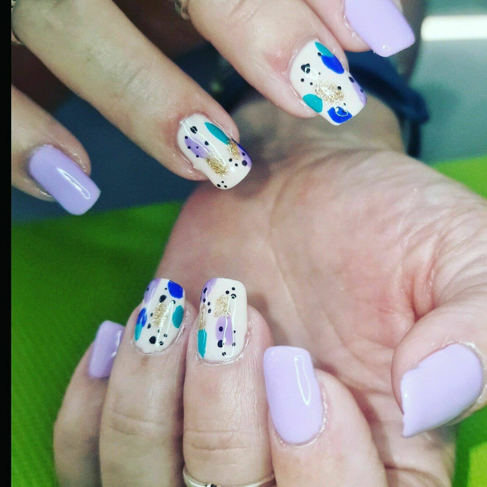 MANICURA SEMIPERMANENTE CON NIVELACION