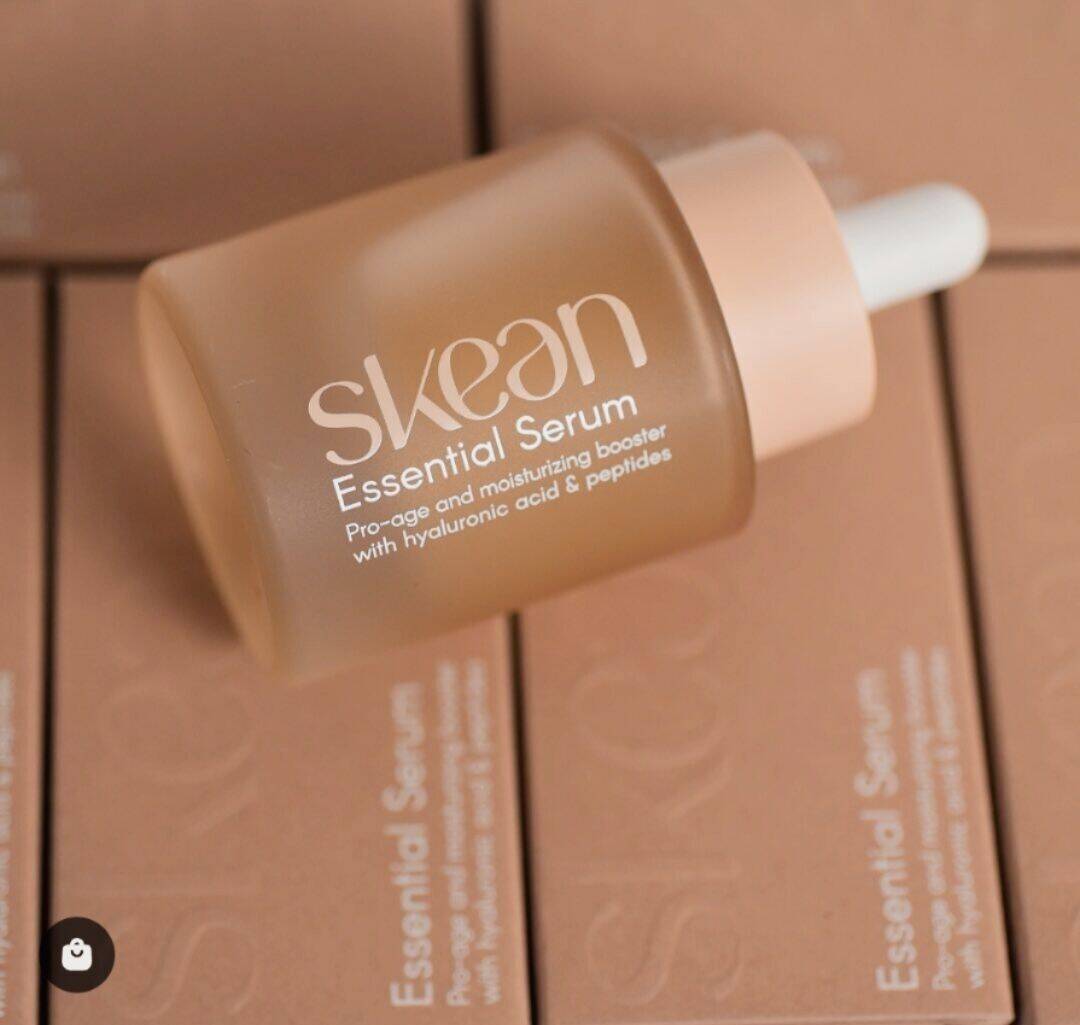 Feuchtigkeitsspendendes Anti-Aging-Gesichtsserum mit Hyaluronsäure und Peptiden