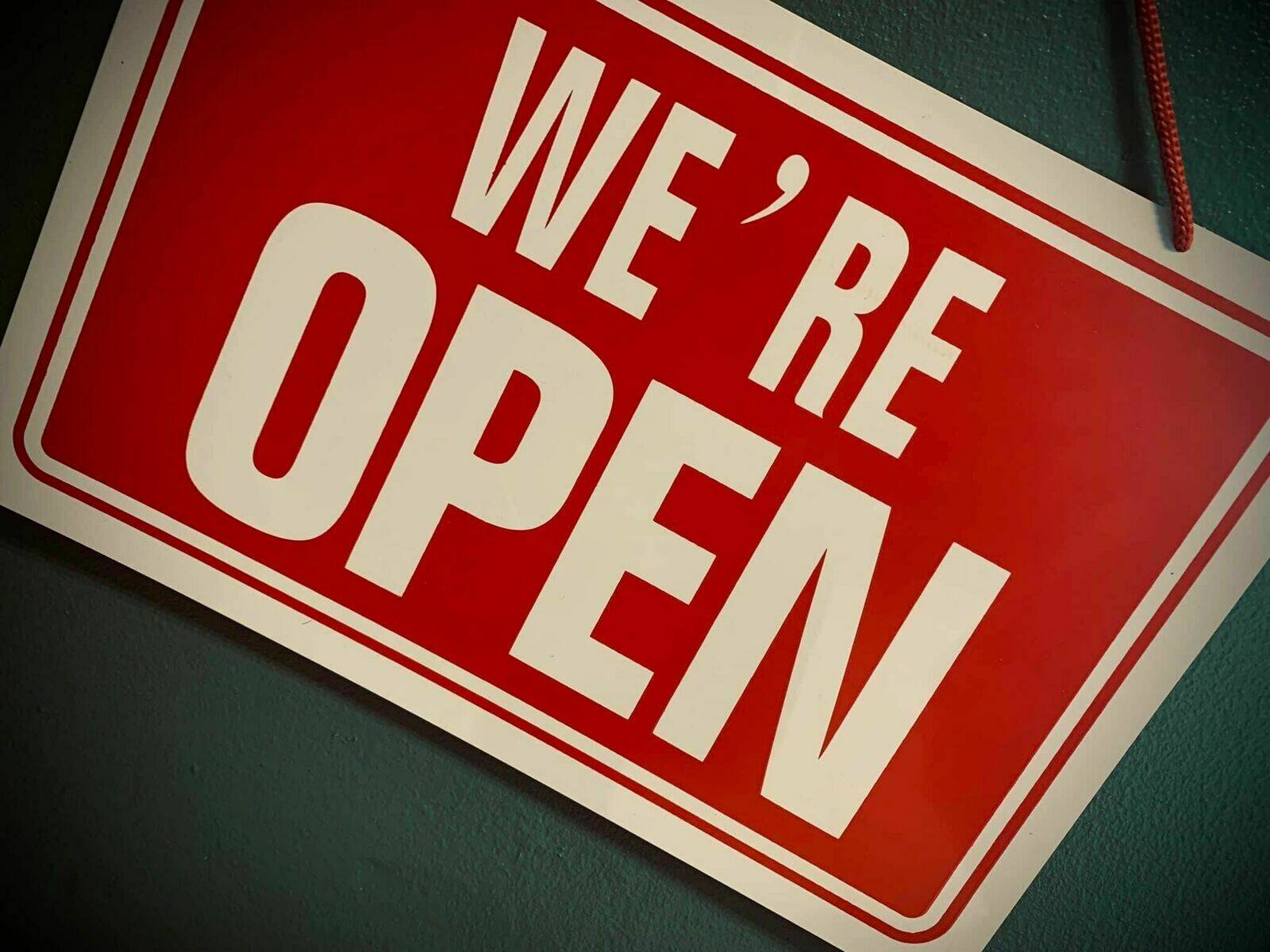 (Wed/9-5) (Thurs/12-8) (Fri/9-6) (Sat/7-3)