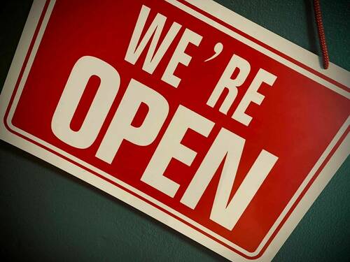 (Wed/9-5) (Thurs/12-8) (Fri/9-6) (Sat/7-3)