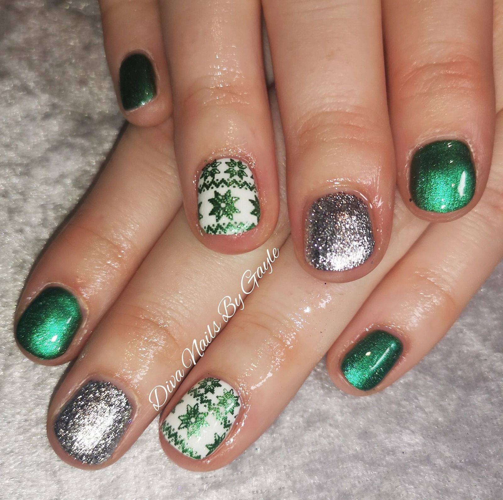 Even short nails can have stamping patterns