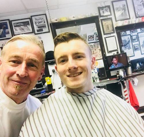 Had the youngest (at 17) to play Ice hockey for the Belfast Giants, Ross Hancock called in today on his travels, a nice lad:) a busy one! 9am-5pm tomorrow with 4 on ✂️