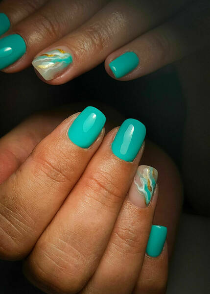 Manucure gel nail art simple