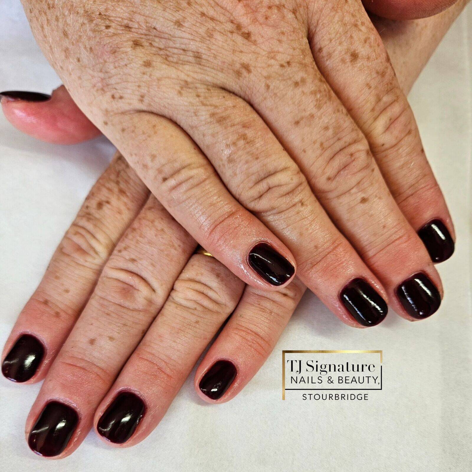 Obsessed with this deep, rich shade 😍 Using Gelish 'Black Cherry Berry'