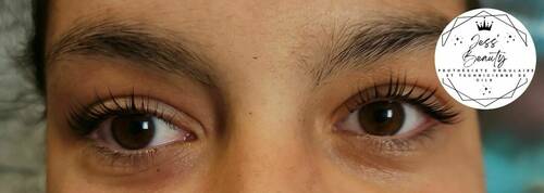 Réhaussement de cils avec coloration 