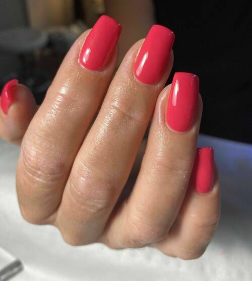 Gel overlays on natural nails 