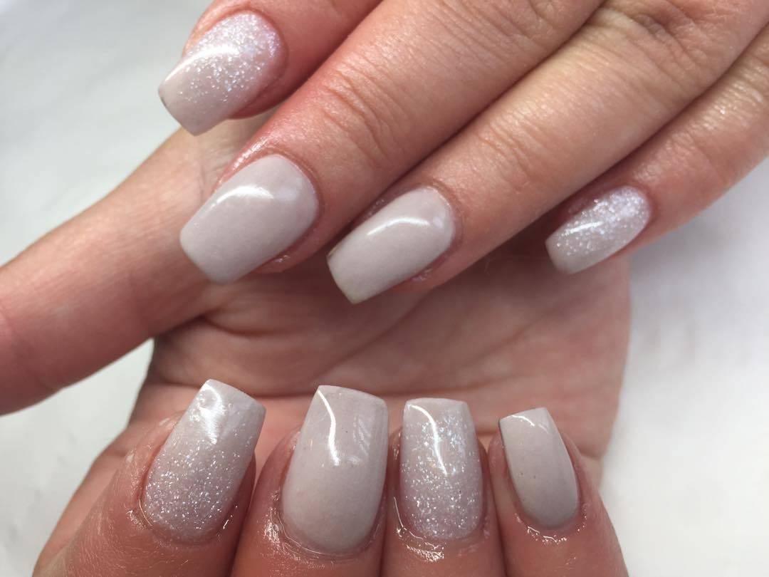 This beautiful set nude with a glitter fade! 